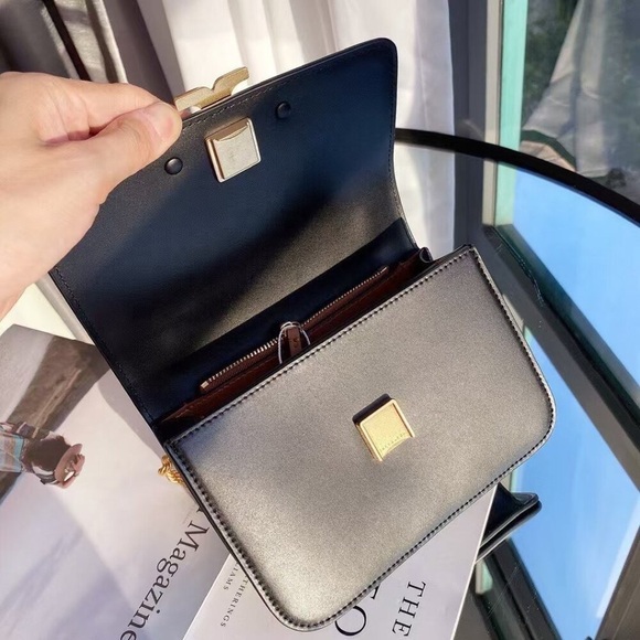 Black and Gold Designer Women's Bag🖤🖤 - Picture 6 of 6